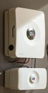 SBSE inverter with the new SMA Backup 1P backup box underneath