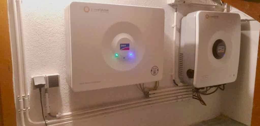 SMA hybrid inverter with Home Storage battery and an emergency backup power outlet