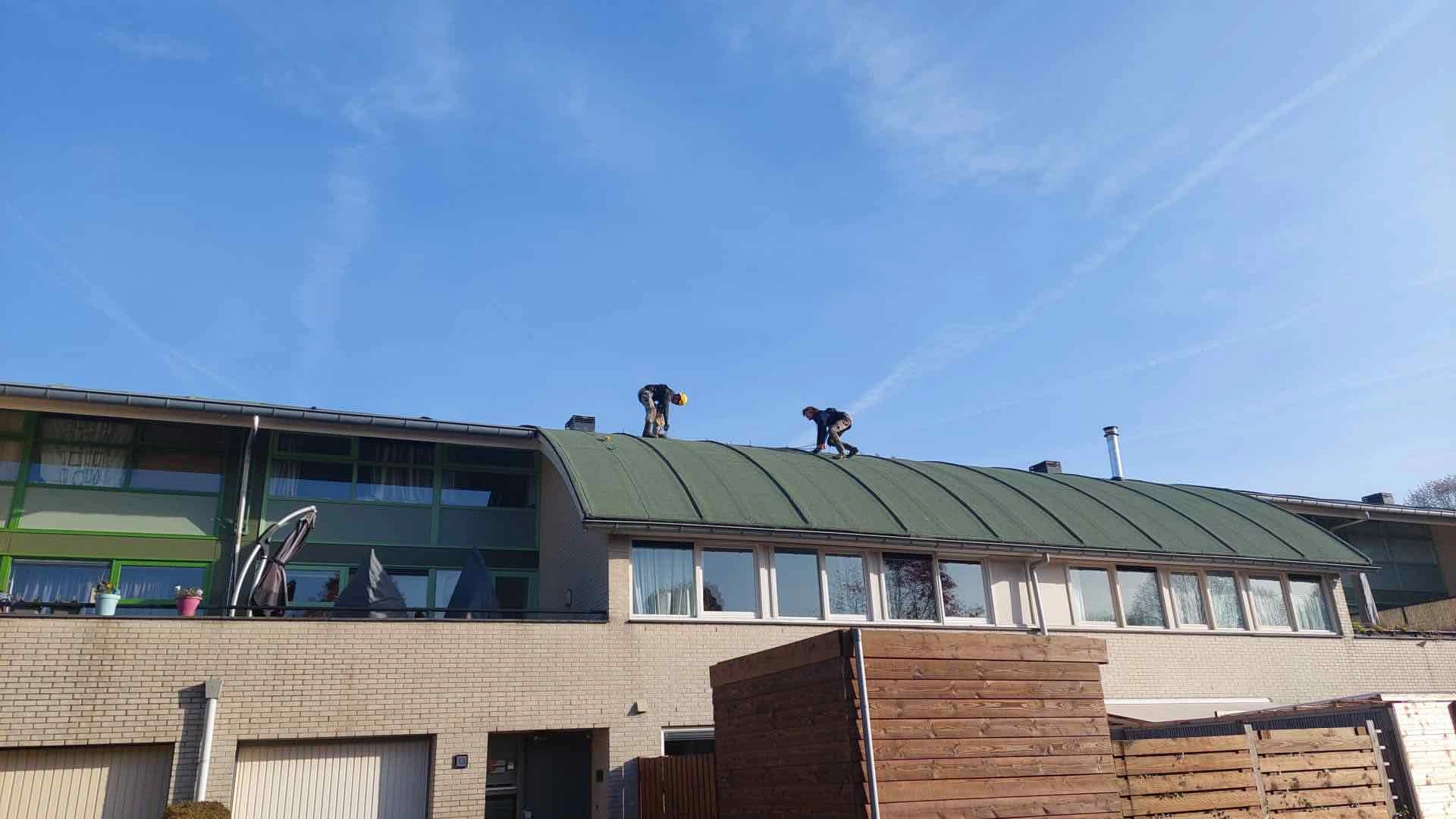 Mannen op het dak