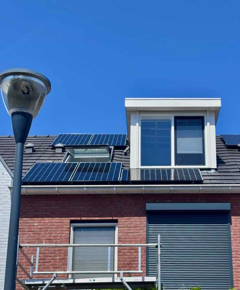 Strakblauwe lucht in mei 2026