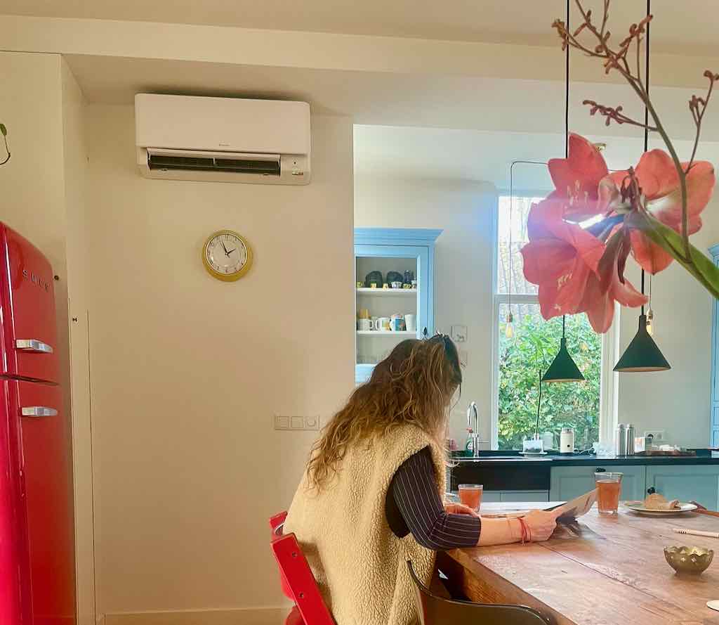 Luchtwarmtepomp aan de muur